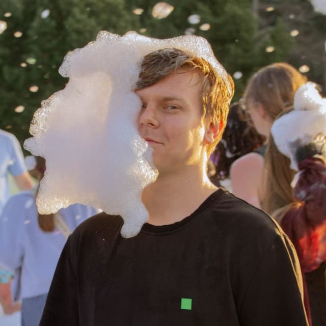 Матвей Незнаев